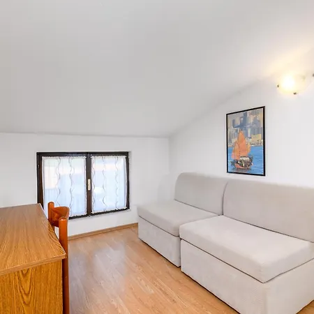 Apartment By The Sea Banjole, - 3002 Pula